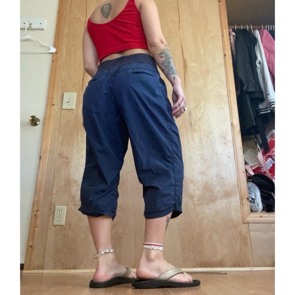 Women's Navy Capris